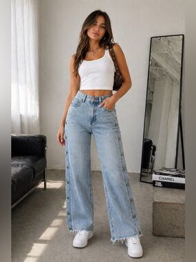 Flying Angel Y2K Wide Leg Jeans Light Wash Button Detail Sz 25 Indie Sleaze